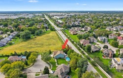 10 Americana Court, Roselle, IL 60172