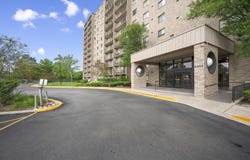 6340 Americana Drive, Willowbrook, IL 60527