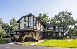 2196 W Oakfield Road, Grand Island, NY 14072