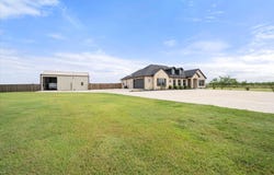 170 Grays Creek Circle, Ennis, TX 75119