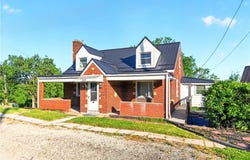 102 Payne Hill Rd, Clairton, PA 15025
