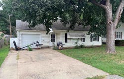 1384 Goltra Avenue, Jacksonville, IL 62650