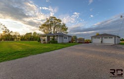 1460 14000 Rd, Altamont, KS 67330