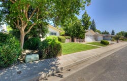 2147 Mitchell Avenue, Clovis, CA 93611