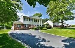 22 Chatham Road, Commack, NY 11725