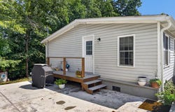 1100 Reeder St, Byrdstown, TN 38549