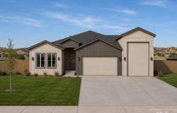 300 NW Greystone Loop, Mountain Home, ID 83647