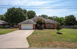 810 Karry LN, Fort Smith, AR 72916