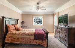 808 Cedar Dr, La Crescent, MN 55947