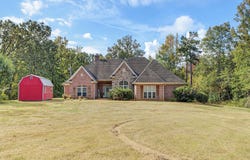 250 County Road 37, Thaxton, MS 38871