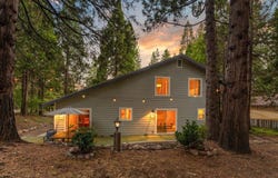 704 S Washington Dr, Mount Shasta, CA 96067