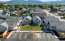 202 Gangnes Drive, Talent, OR 97540