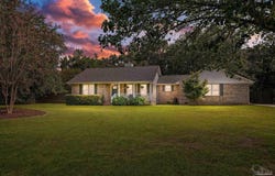 3449 Riverhill Dr, Pace, FL 32571