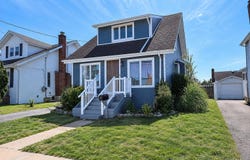 17 Ray Street, Freeport, NY 11520