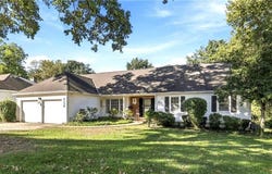 8136 Outlook Lane, Prairie Village, KS 66208