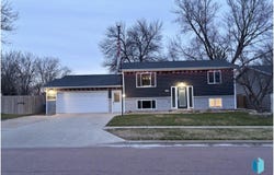 204 W Ponderosa Dr, Brandon, SD 57105