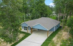 822 Marshall St, Carthage, TX 75633