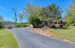 404 Cresthaven Drive, Boiling Springs, SC 29316
