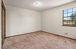 216 Stonebridge Lane, Smithville, MO 64089