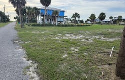 84 W 4th Ave, Horseshoe Beach, FL 32648