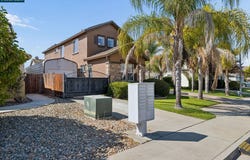 1608 Maxwell Ln, Suisun City, CA 94585