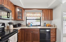 934 SE 25th Lane, Cape Coral, FL 33904