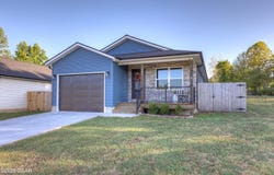404 E Maple Street, Diamond, MO 64840