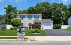 8 Honeysuckle Way, Howell, NJ 07731