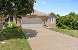 377 E Degraffenreid Street, Springfield, MO 65810