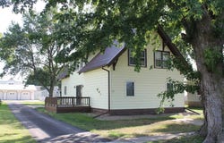 209 E Dakota Ave, George, IA 51237