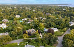 10 PECONIC VIEW CT, Southampton, NY 11968