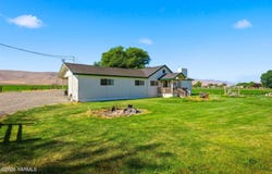 10555 Ashue Rd, Toppenish, WA 98948