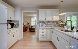 9 Canterbury Road, Hamden, CT 06514