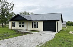 104 W Barrett Avenue, Walker, MO 64790