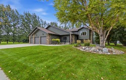 2206 SE 17th Avenue, Aberdeen, SD 57401