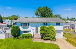 14 Laurel Place, Bethpage, NY 11714