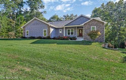 380 Mountain Preserve Pkwy, Crab Orchard, TN 37723