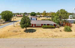 221 S Monroe St, Arnett, OK 73832