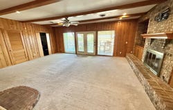 300 Thomas Blvd, Plainview, TX 79072