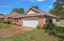 327 E Cascades Circle, Clinton, MS 39056