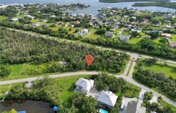 10121 CREEKSIDE Drive, PLACIDA, FL 33946