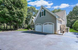828 Pondview Road, Riverhead, NY 11901