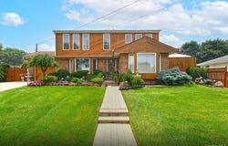 92 Bowling Lane, Deer Park, NY 11729