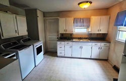 1420 E 9th St, Newton, KS 67114