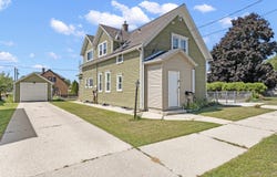 1030 S 25th St, Manitowoc, WI 54220