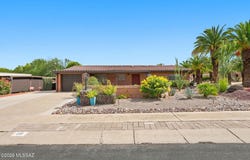 218 E Las Milpas, Green Valley, AZ 85614