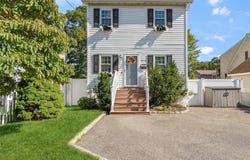 422 Myrtle Avenue, West Islip, NY 11795