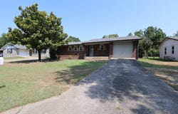307 Dogwood Dr, Tahlequah, OK 74464