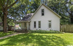 122 W Hardin Street, Virginia, IL 62691
