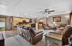 809 S McKinley St, Lennox, SD 57039